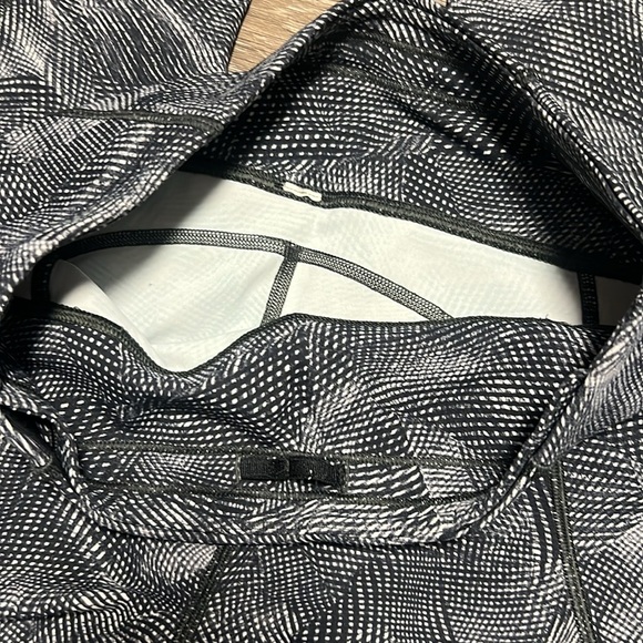 Lululemon crop leggings - Picture 2 of 5